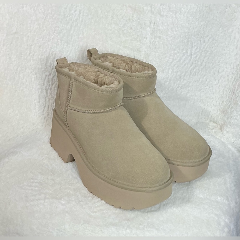 UGG Women's Tan Winter Boots Mini - Picture 4 of 8